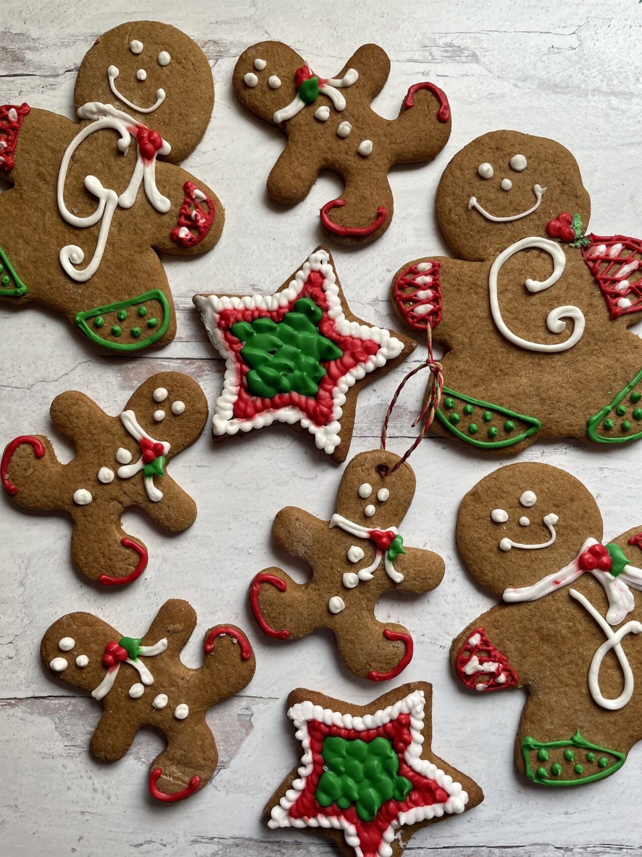 gluten-free-vegan-allergy-friendly-gingerbread-cookies-with-icing